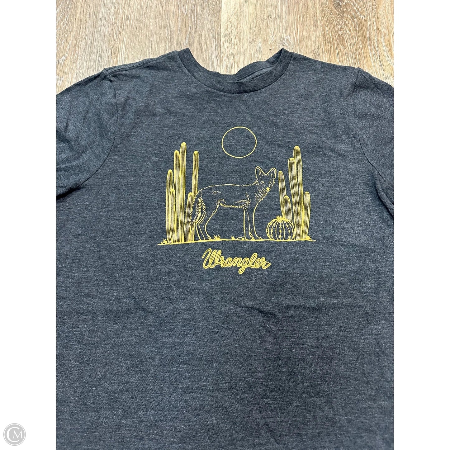 Top Short Sleeve By Wrangler In Grey, Size: M