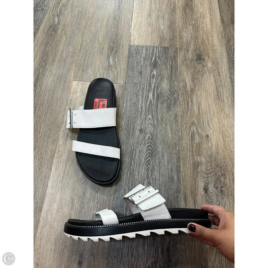 Sandals Flats By Sorel In White, Size: 10
