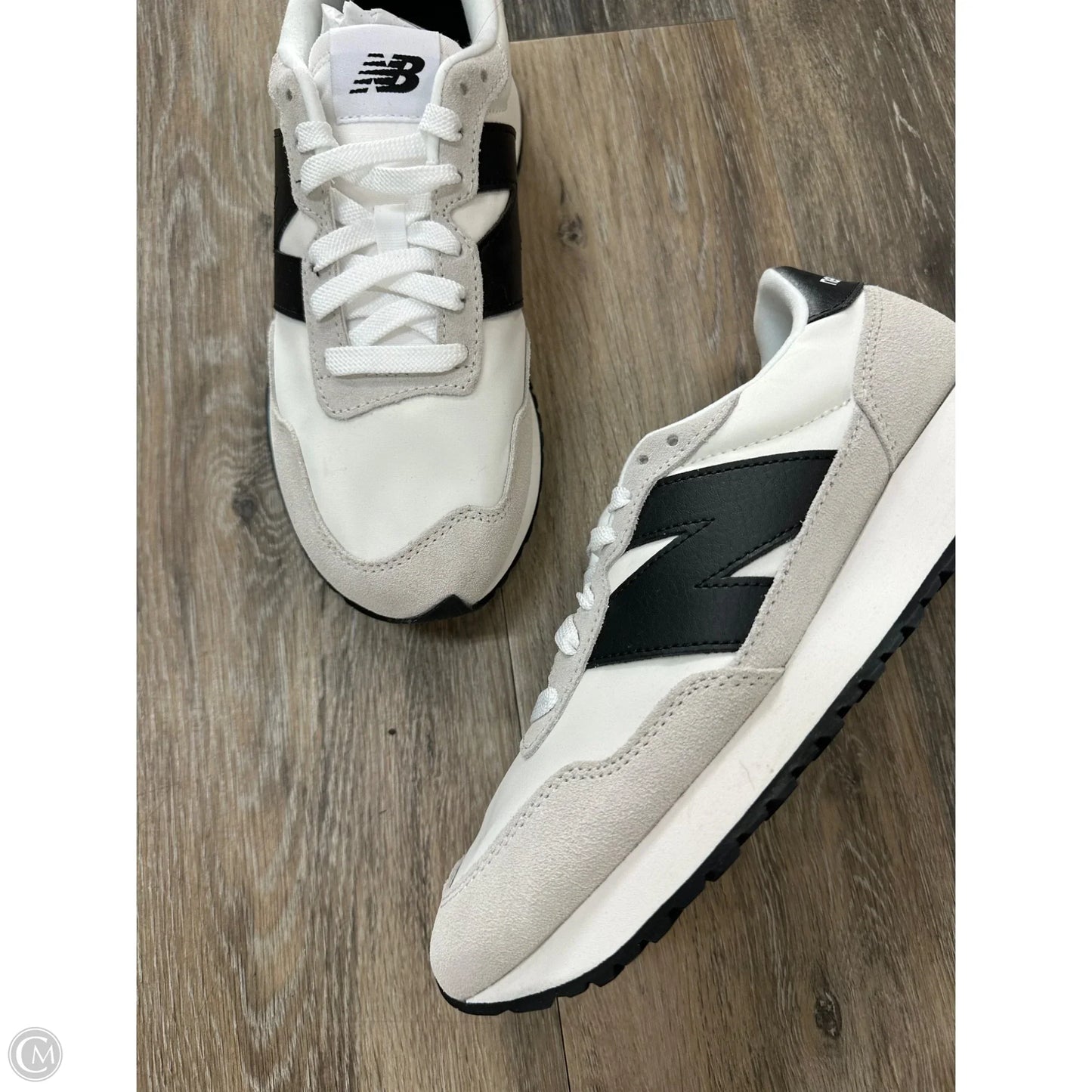 Shoes Athletic By New Balance In White, Size: 10