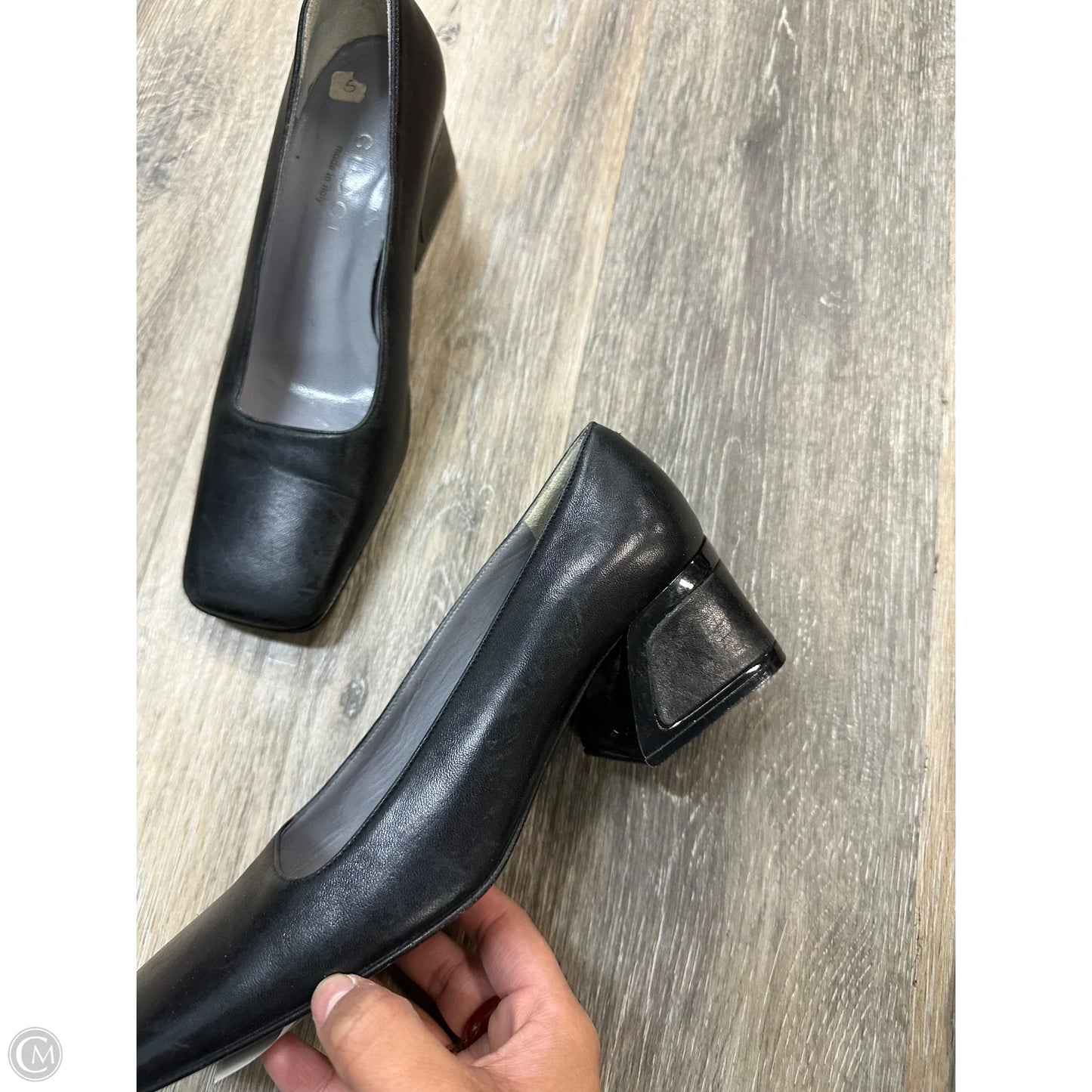 Shoes Luxury Designer By Gucci In Black, Size: 5