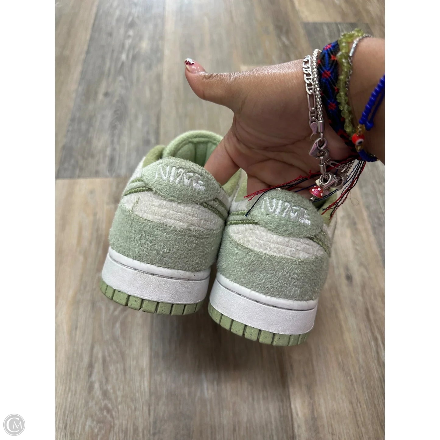 Shoes Sneakers By Nike In Green, Size: 9