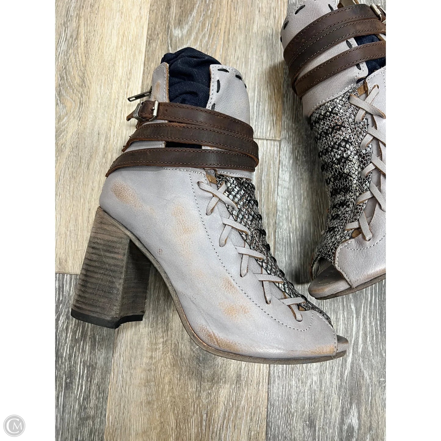 Shoes Heels Block By Freebird In Grey, Size: 9