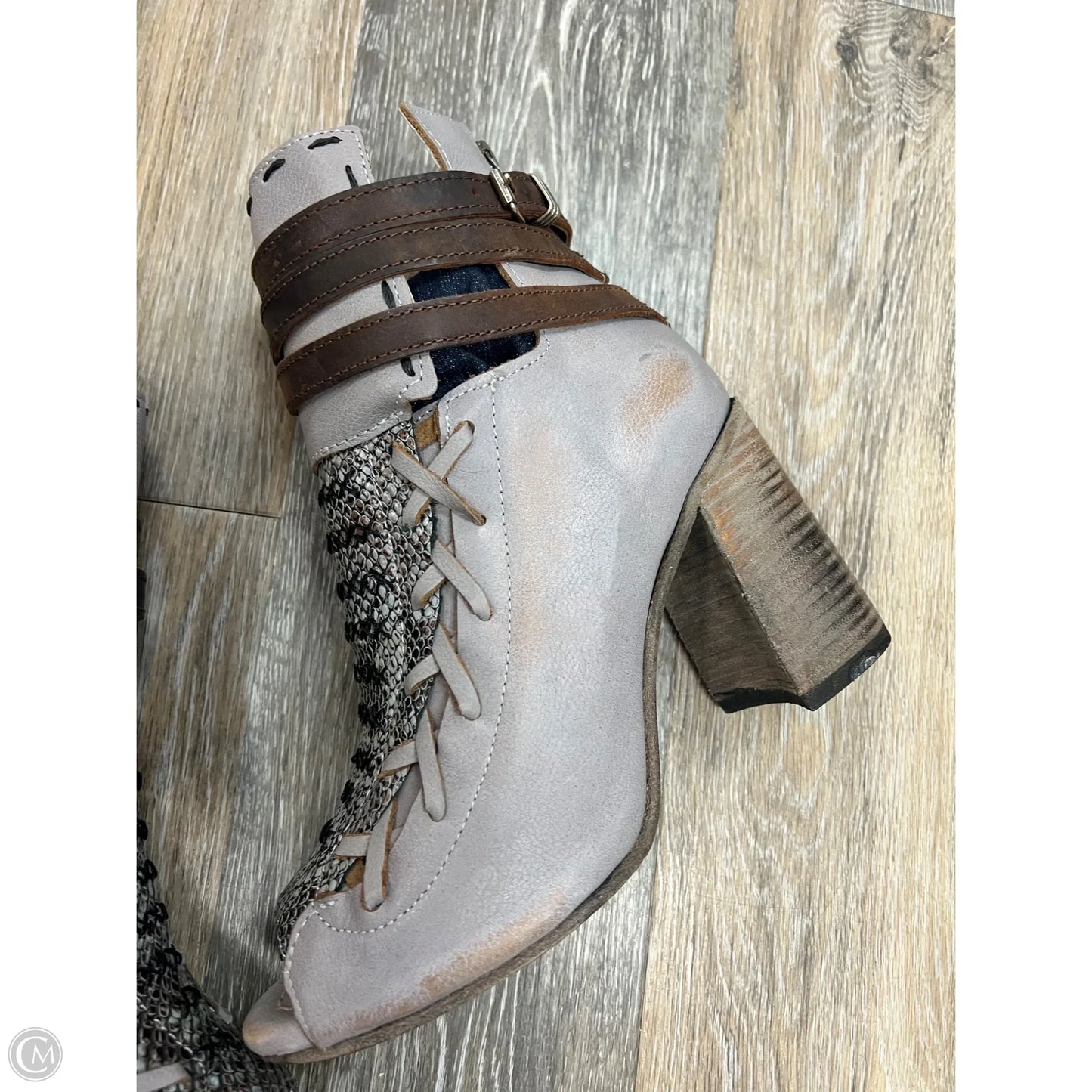 Shoes Heels Block By Freebird In Grey, Size: 9