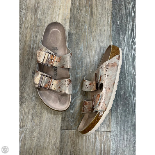 Sandals Flats By Birkenstock In Rose Gold, Size: 9