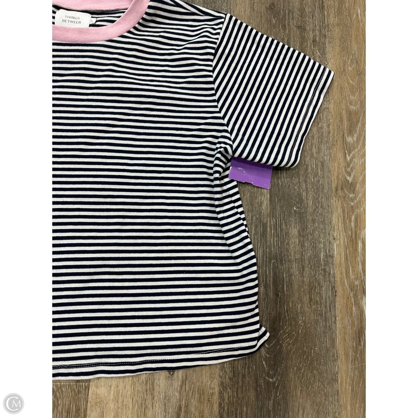 Top Short Sleeve By Things Between In Striped Pattern, Size: S