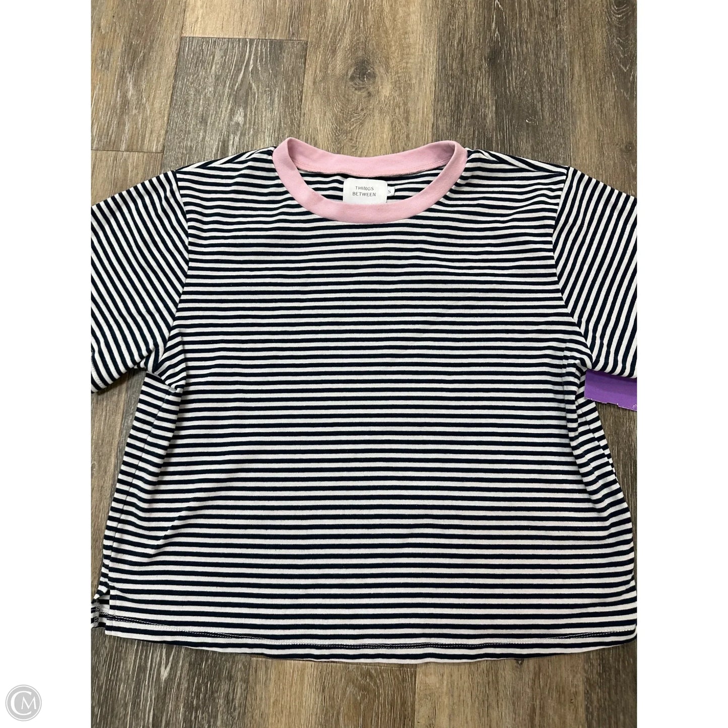 Top Short Sleeve By Things Between In Striped Pattern, Size: S
