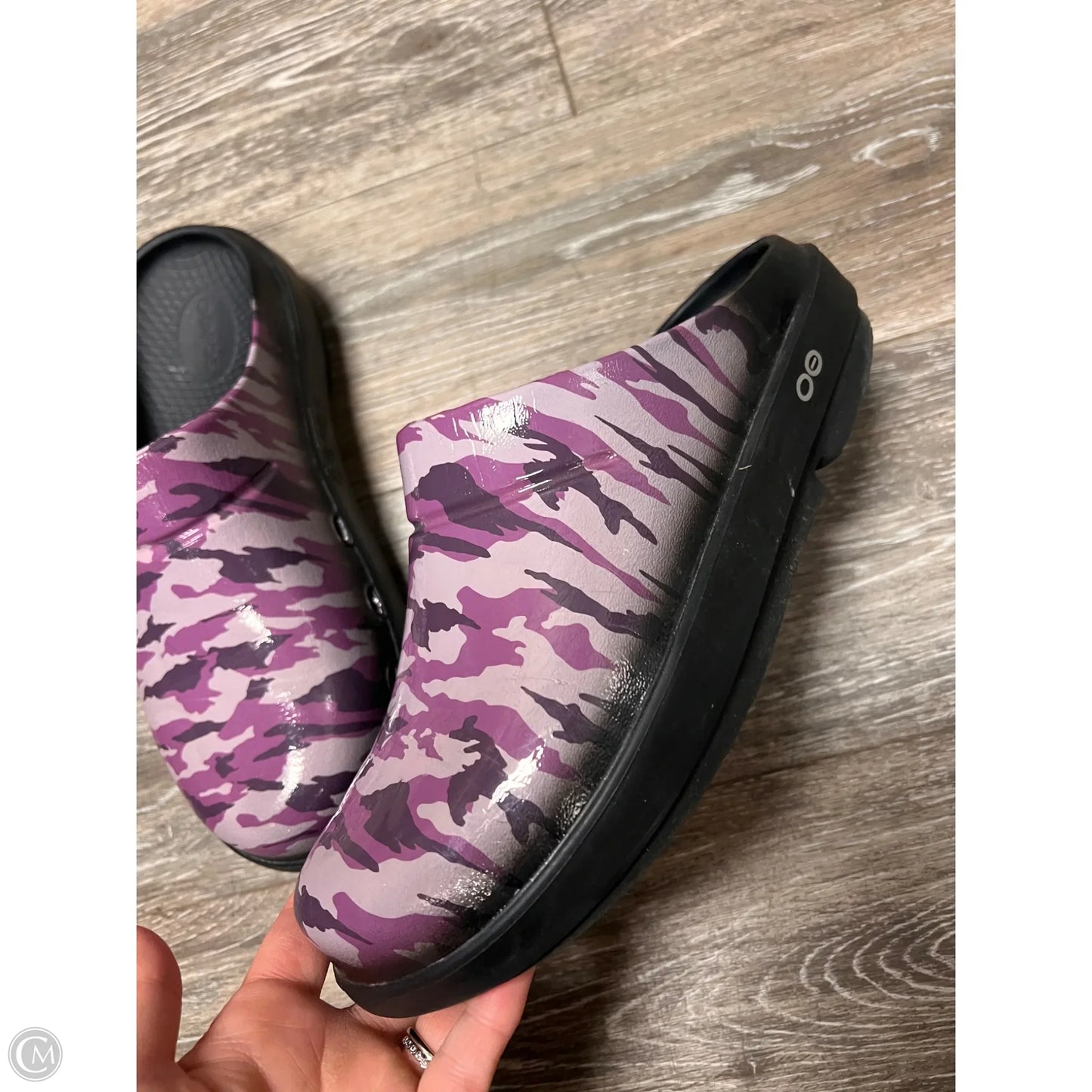 Shoes Flats By Oofos In Purple, Size: 9