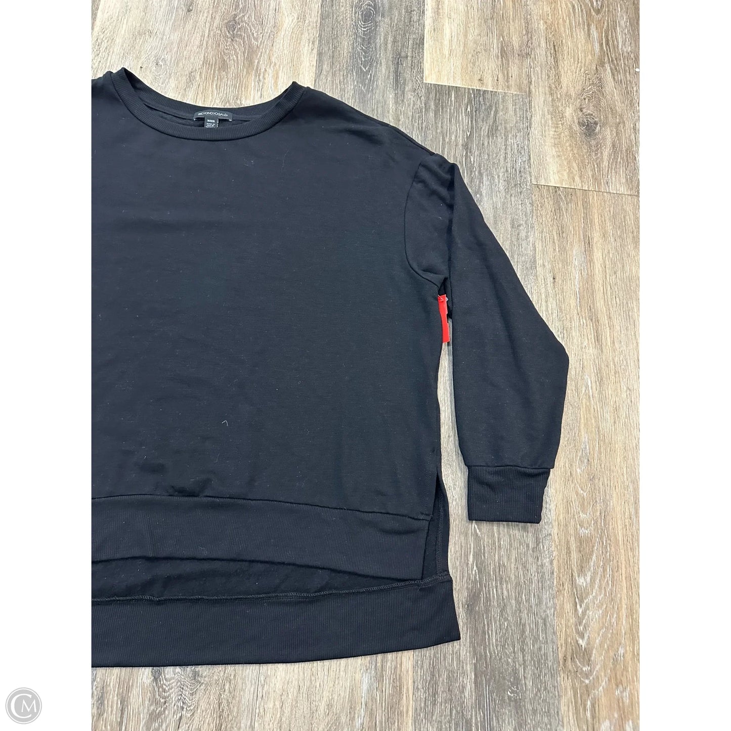 Athletic Top Long Sleeve Crewneck By Beyond Yoga In Black, Size: M