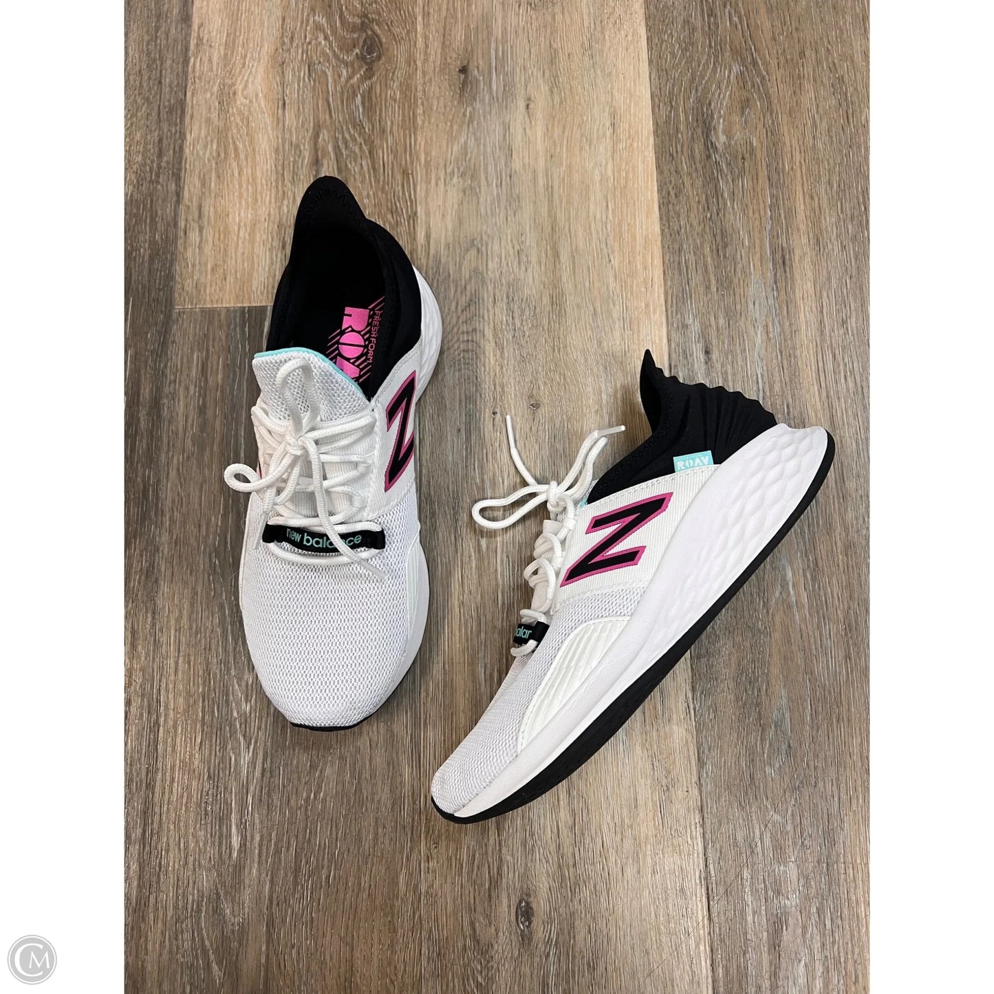 Shoes Athletic By New Balance In Black & White, Size: 9