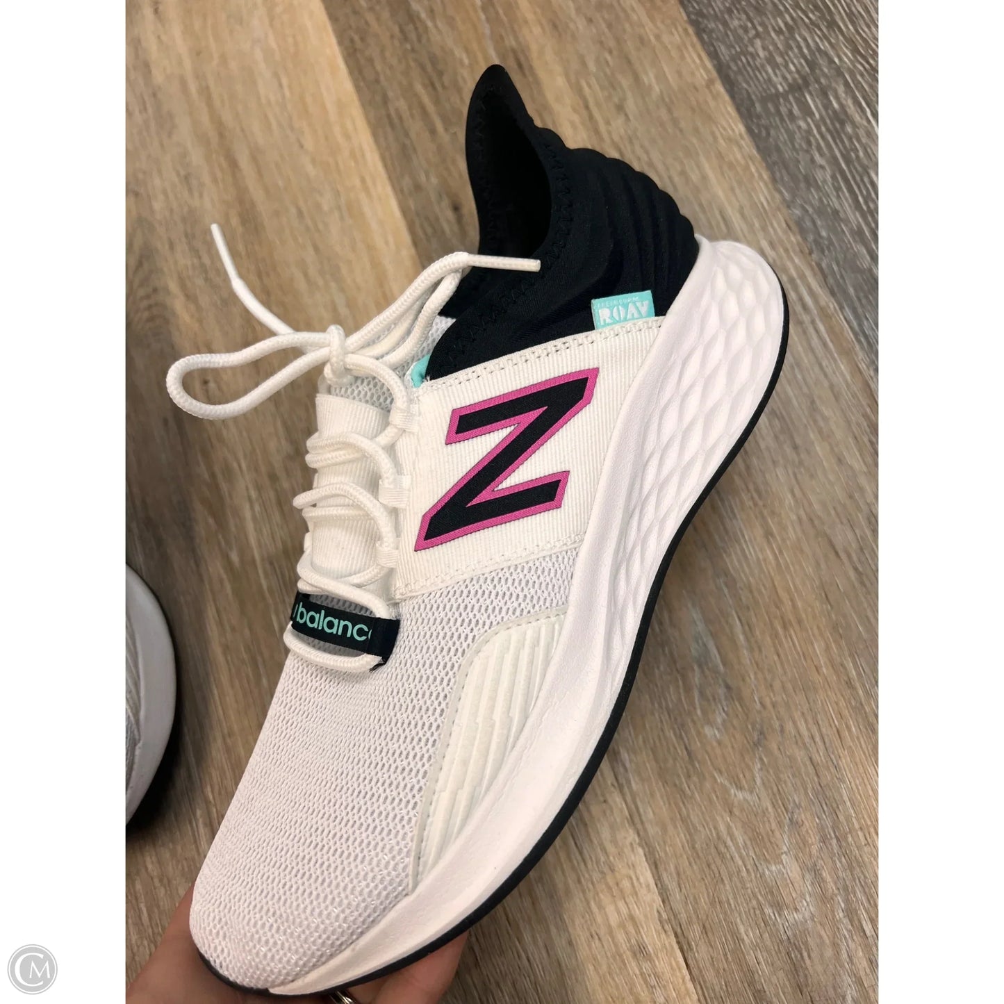 Shoes Athletic By New Balance In Black & White, Size: 9