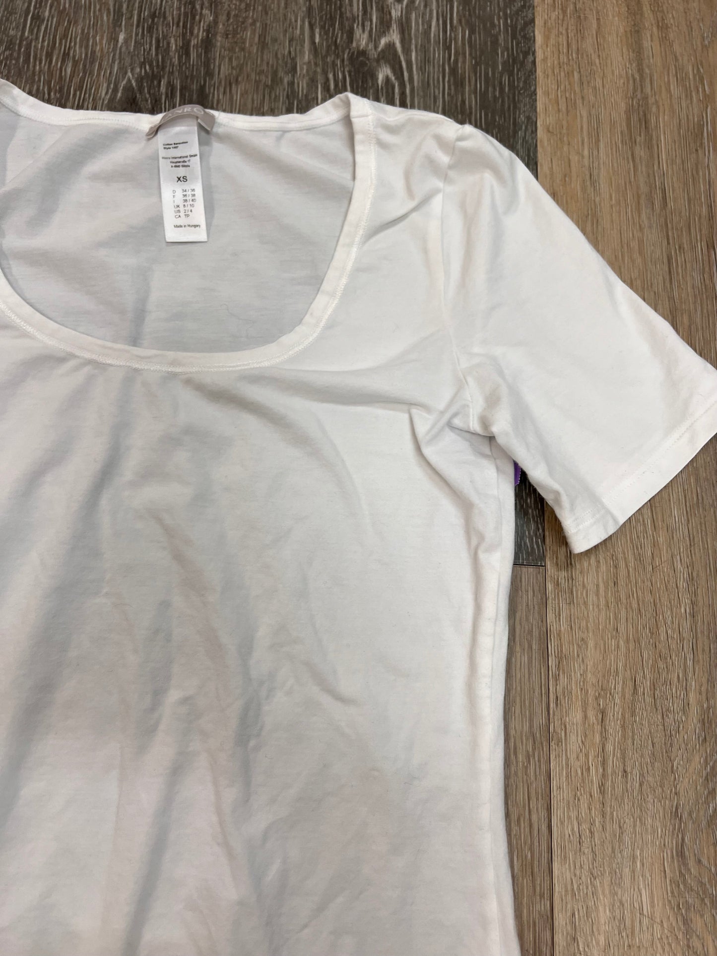 Top Short Sleeve By Hanro In White, Size: Xs