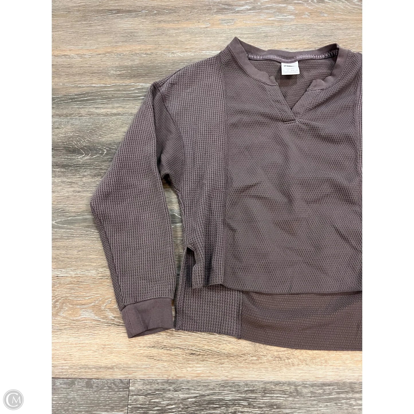 Athletic Top Long Sleeve Collar By Nike Apparel In Grey, Size: Xs