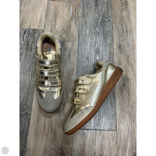 Shoes Sneakers By Steve Madden In Gold, Size: 10