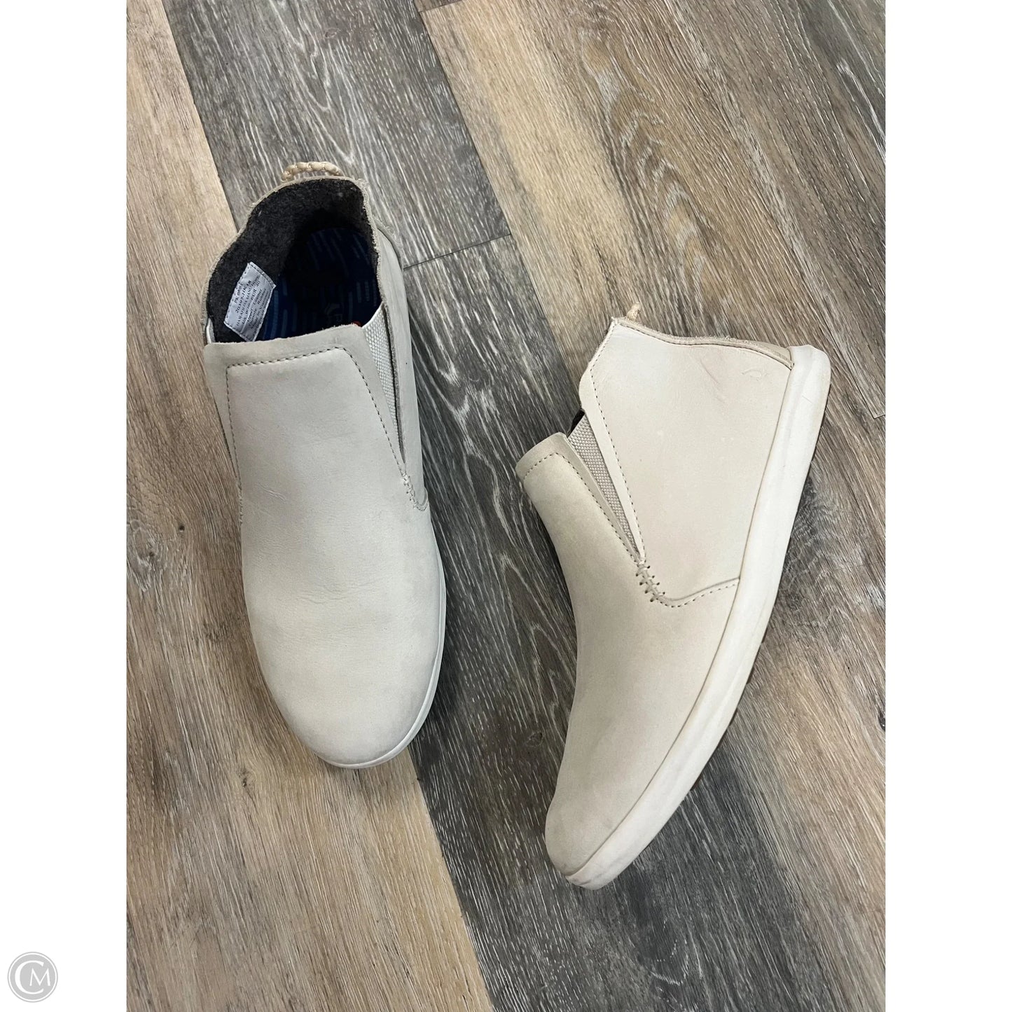 Shoes Flats By Olukai In Cream, Size: 10