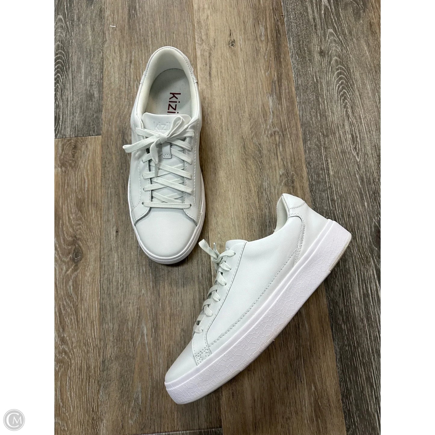 Shoes Sneakers By Kizik In White, Size: 9.5