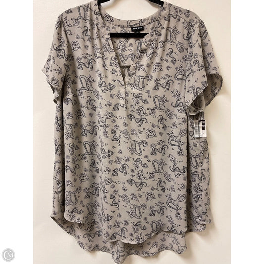 Top Short Sleeve By Torrid In Grey, Size: 1x