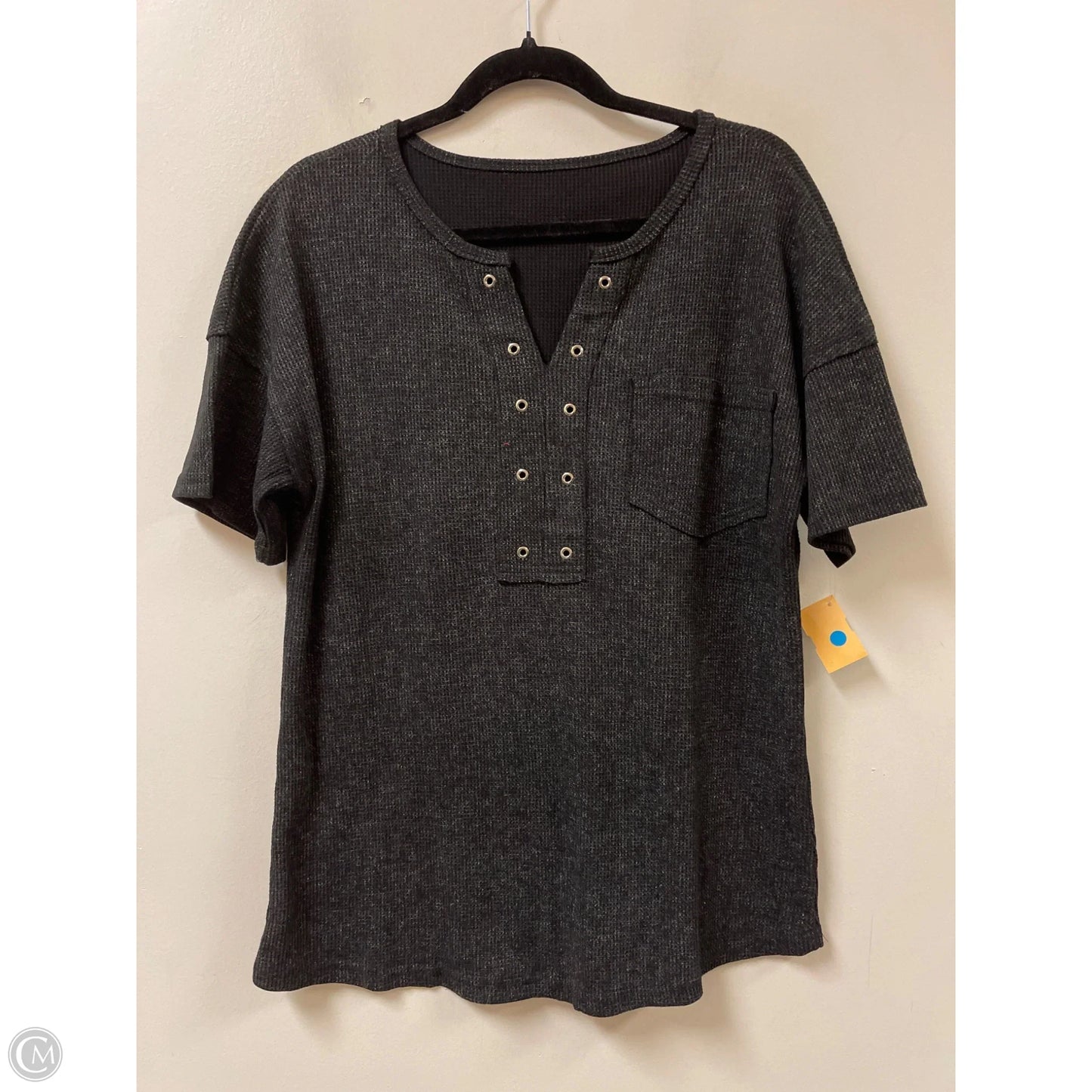 Top Short Sleeve By Clothes Mentor In Grey, Size: L