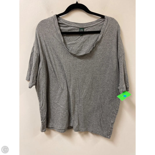 Top Short Sleeve Basic By Wild Fable In Grey, Size: M