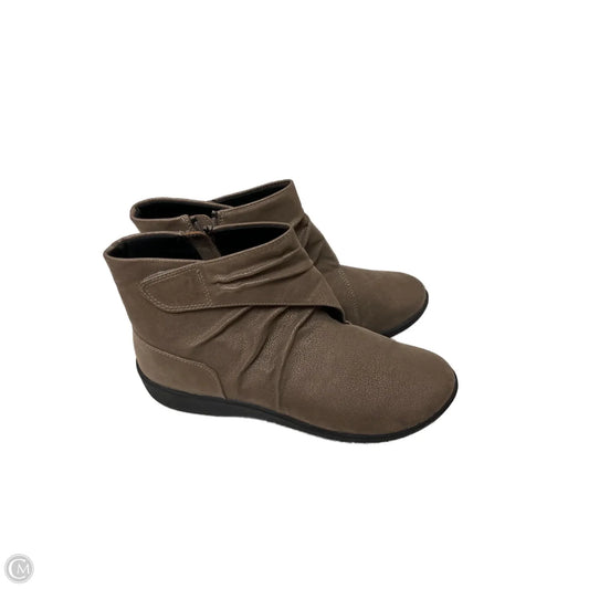 Boots Ankle Flats By Clarks In Gold, Size: 9.5