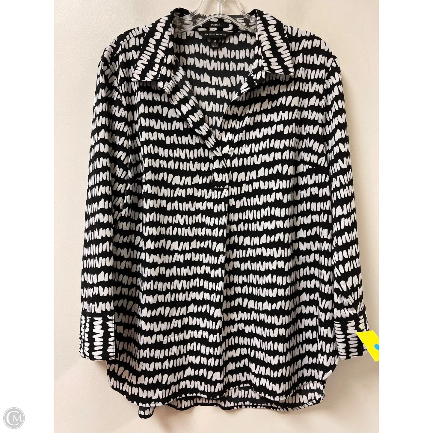 Top Long Sleeve By Investments In Black & White, Size: M