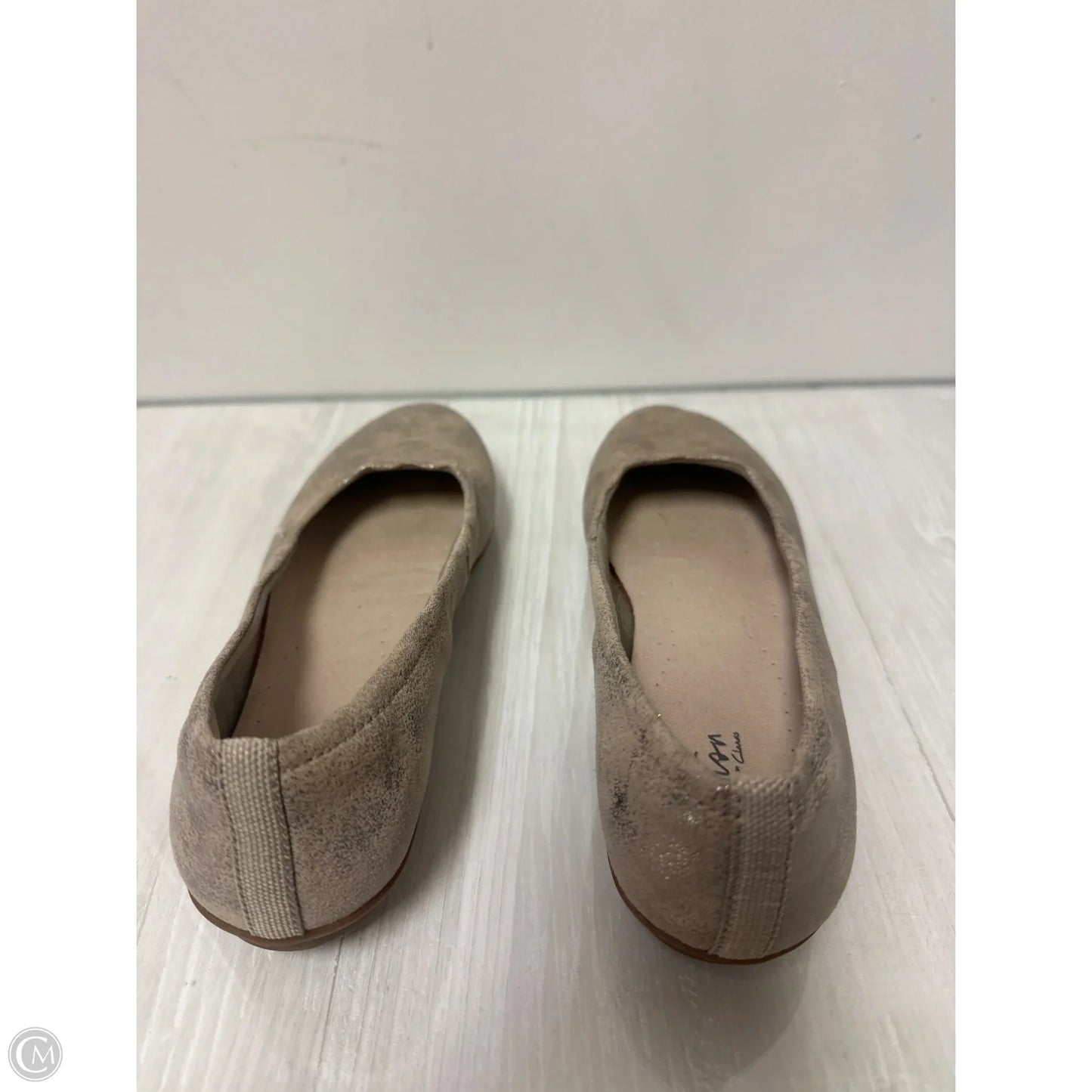 Shoes Flats By Clarks In Gold, Size: 7