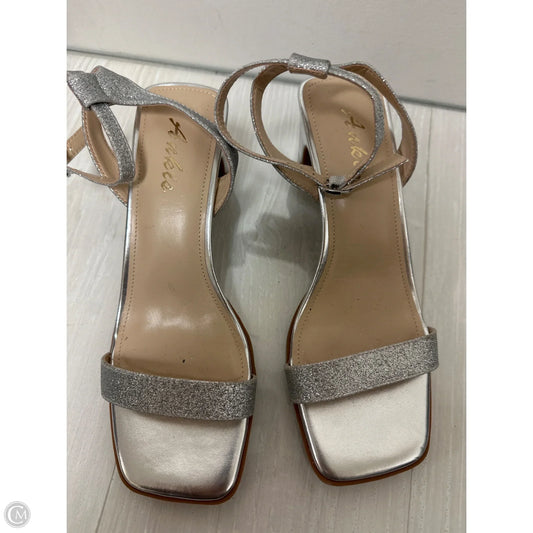 Sandals Heels Block By Clothes Mentor In Silver, Size: 7.5