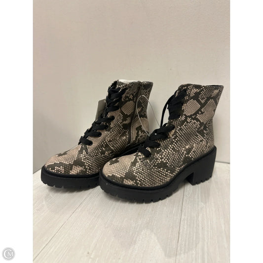 Boots Combat By Universal Thread In Snakeskin Print, Size: 7.5