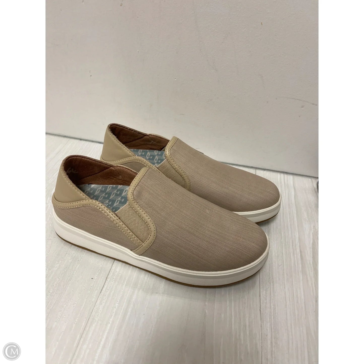 Shoes Flats By Olukai In Tan, Size: 8.5