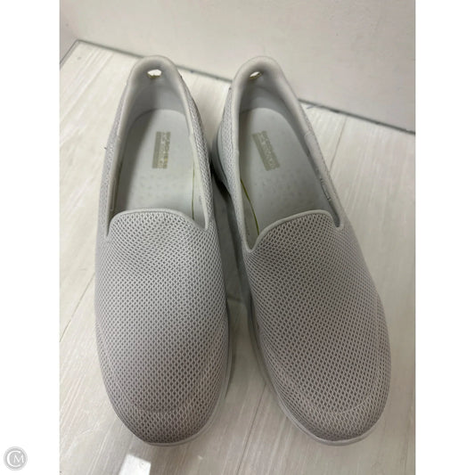 Shoes Sneakers By Skechers In Grey, Size: 11