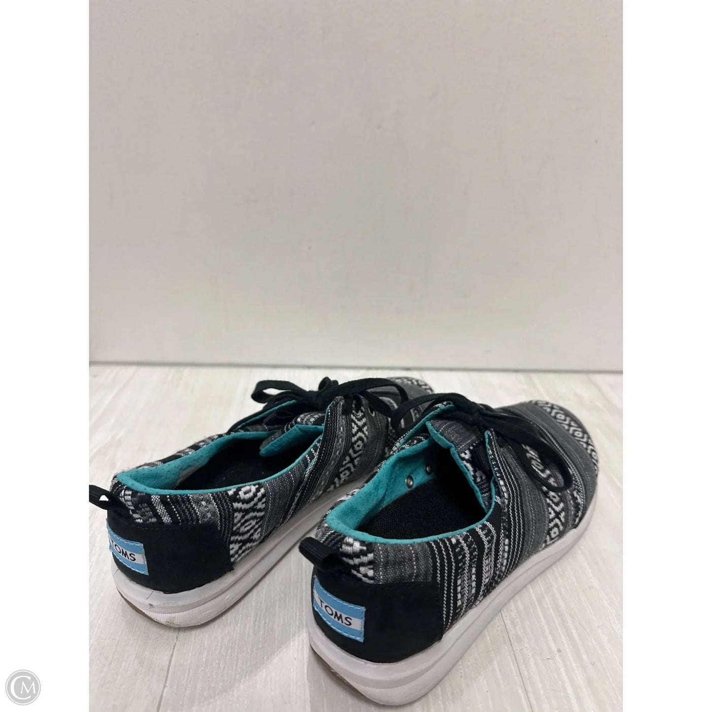 Shoes Sneakers By Toms In Black & White, Size: 9.5