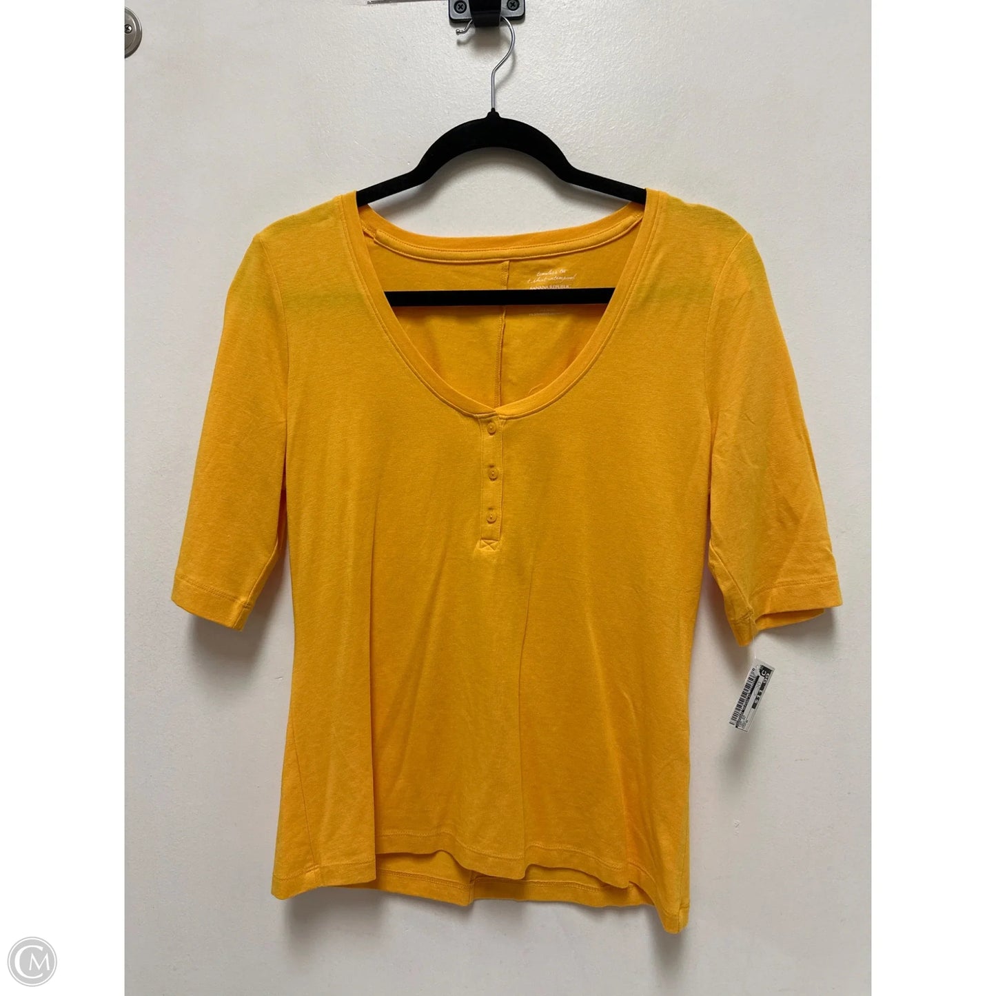 Top Short Sleeve By Banana Republic In Yellow, Size: M