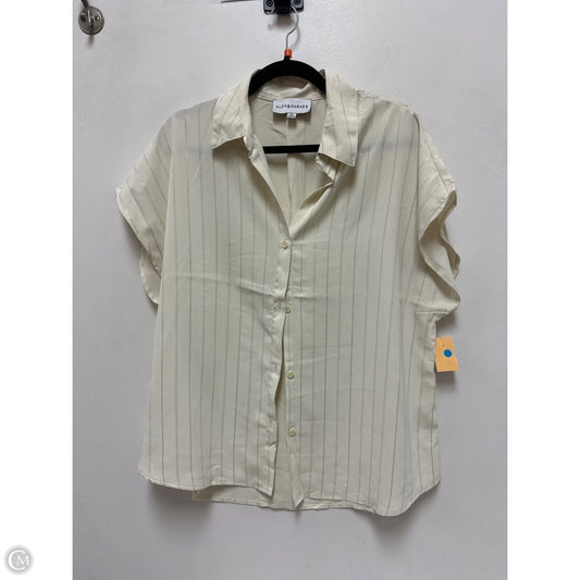 Blouse Short Sleeve By Clothes Mentor In Cream, Size: Xl