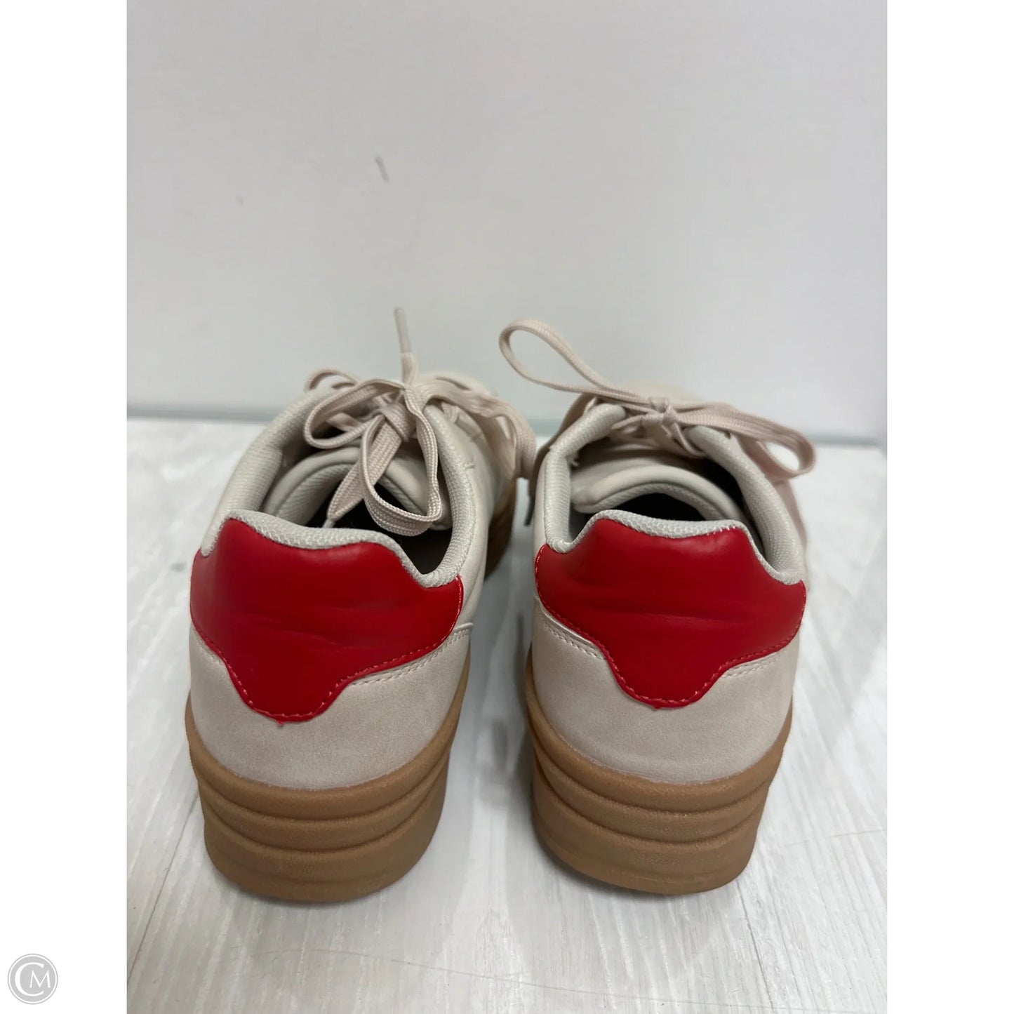Shoes Sneakers By Clothes Mentor In Tan, Size: 8.5