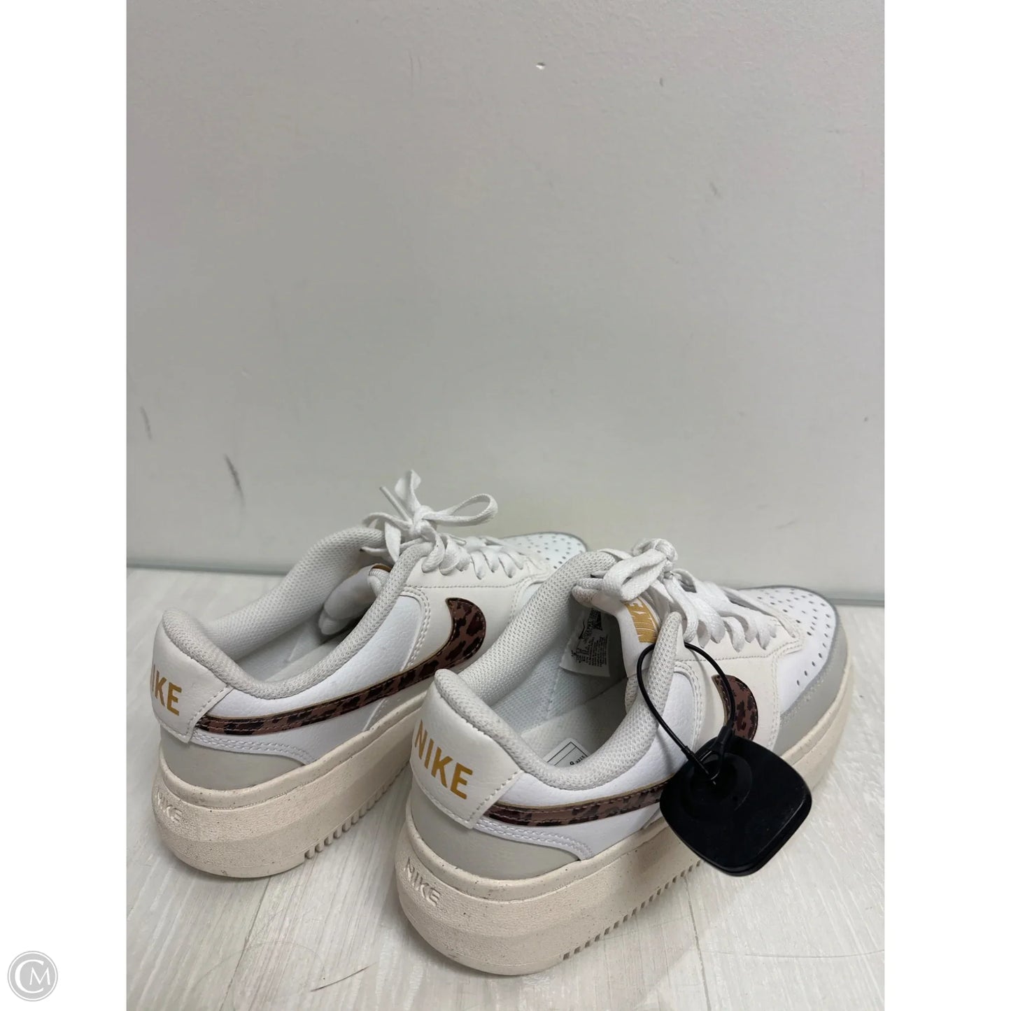 Shoes Sneakers By Nike In White, Size: 8