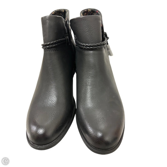 Boots Ankle Flats By Boc In Black, Size: 6.5