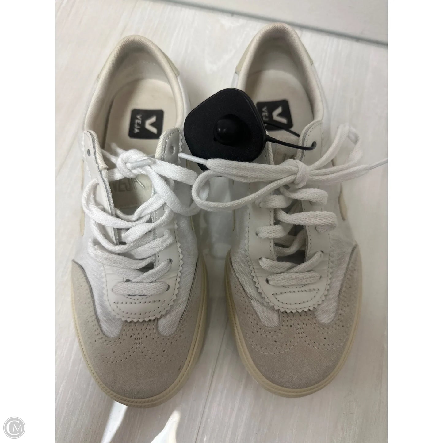 Shoes Sneakers By Cma In Cream, Size: 6