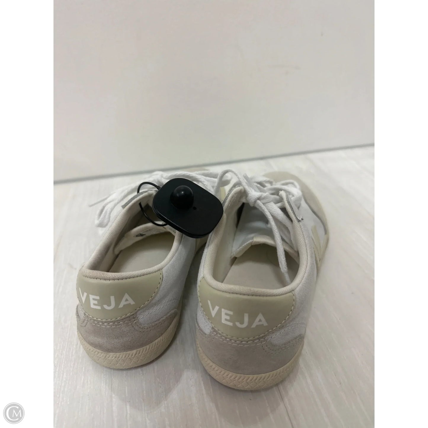 Shoes Sneakers By Cma In Cream, Size: 6