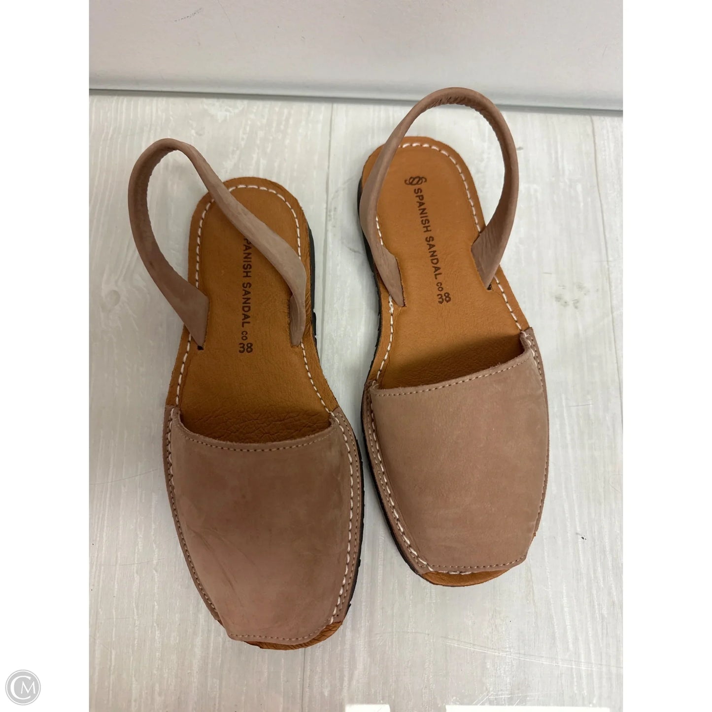Sandals Flats By Clothes Mentor In Tan, Size: 7.5