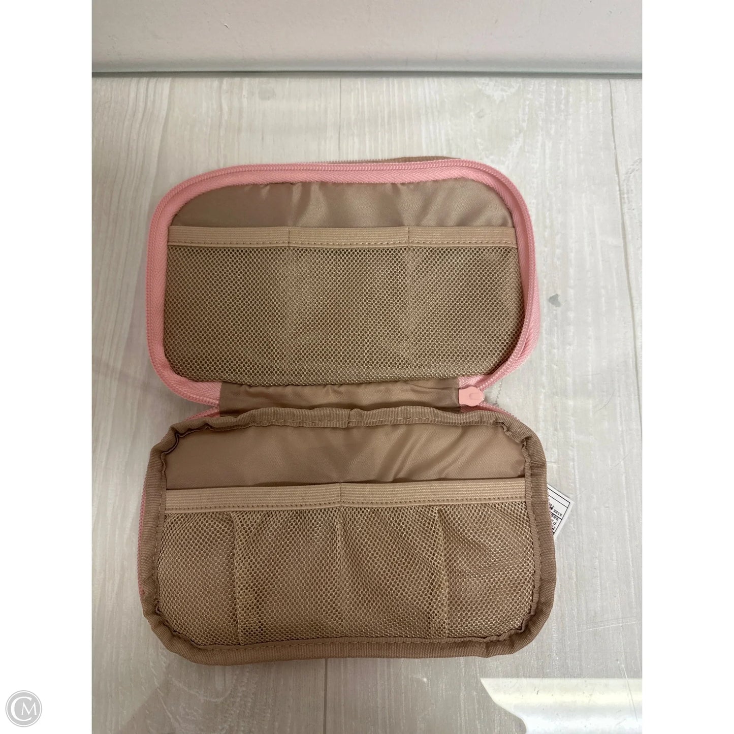 Makeup Bag By Clothes Mentor, Size: Medium