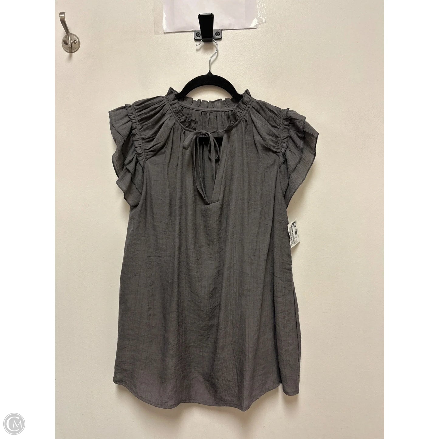 Top Sleeveless By Clothes Mentor In Grey, Size: M