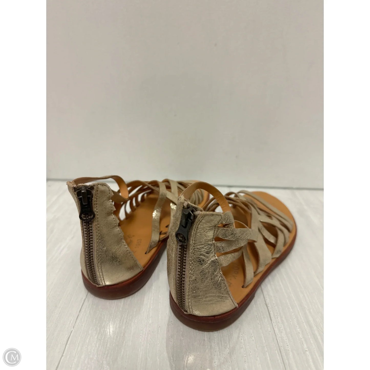 Sandals Flats By Kork Ease In Gold, Size: 7