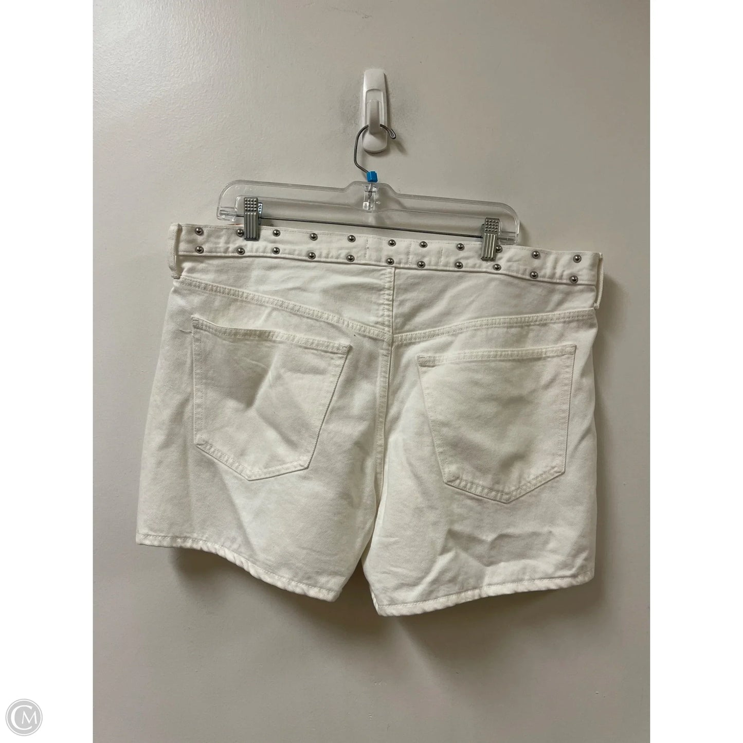 Shorts By Universal Thread In White Denim, Size: 14