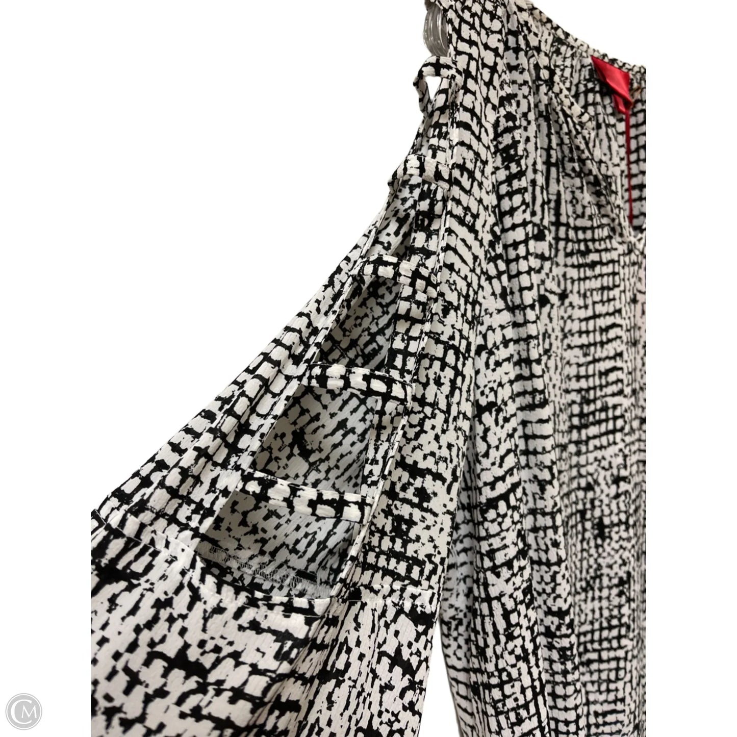 Top Long Sleeve By Jennifer Lopez In Black & White, Size: 1x