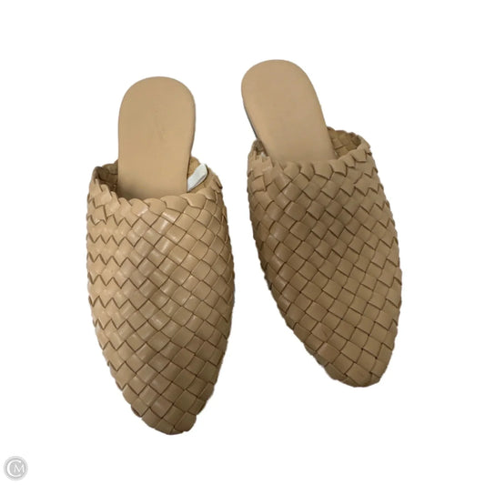 Shoes Flats By Universal Thread In Cream, Size: 6.5