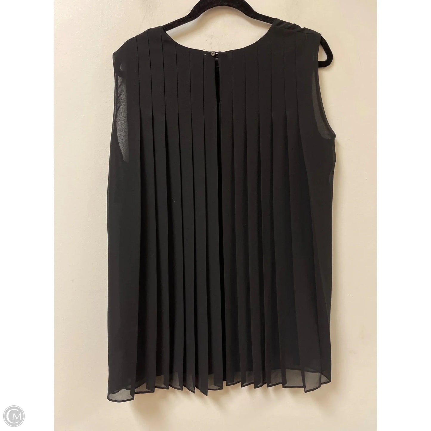 Top Sleeveless By Uniqlo In Black, Size: L