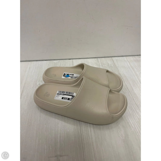 Sandals Flats By Wild Fable In Cream, Size: 7