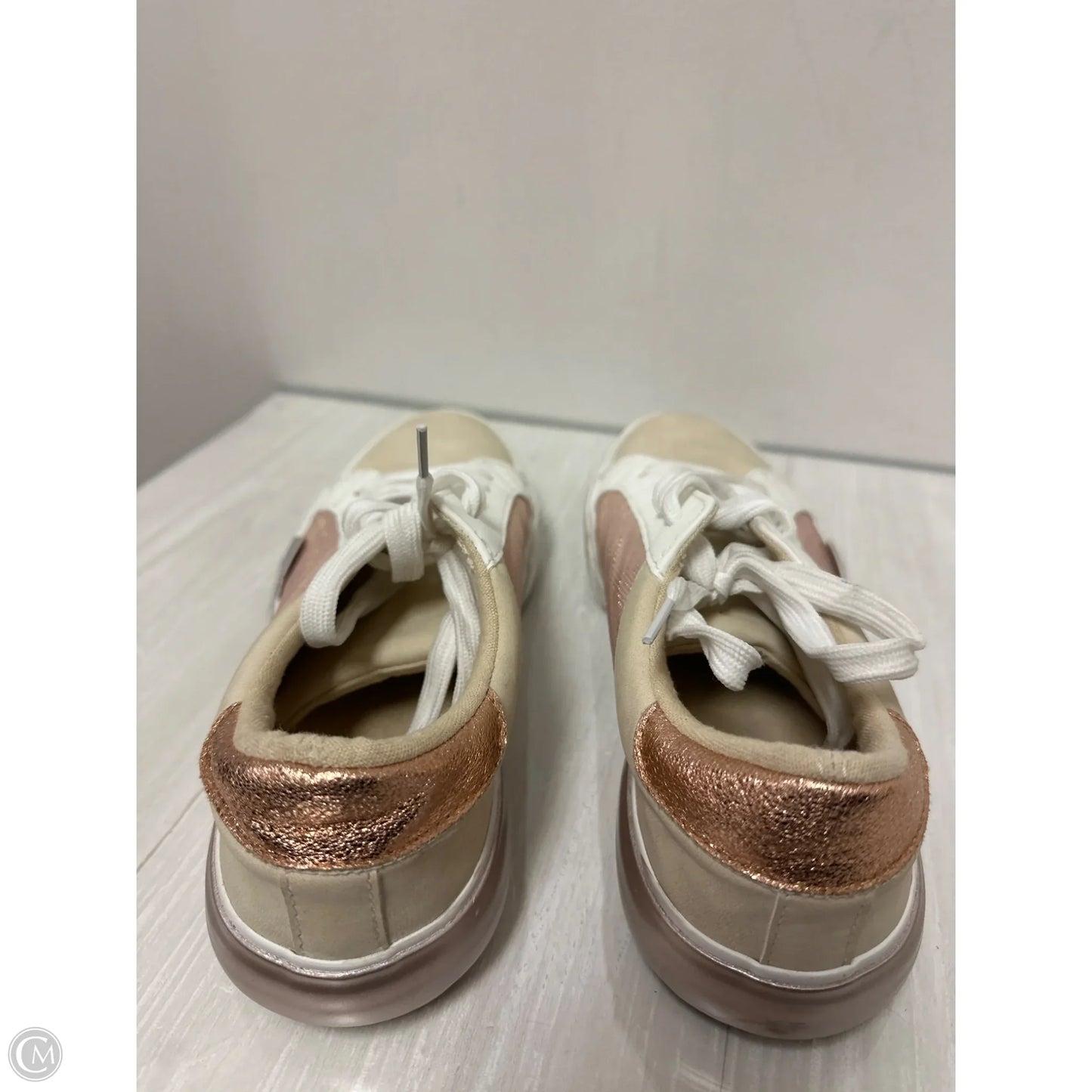 Shoes Sneakers By Clothes Mentor In Rose Gold, Size: 10