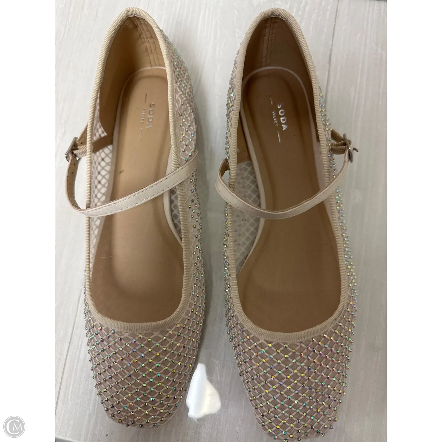 Shoes Flats By Soda In Silver, Size: 10
