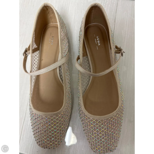 Shoes Flats By Soda In Silver, Size: 10