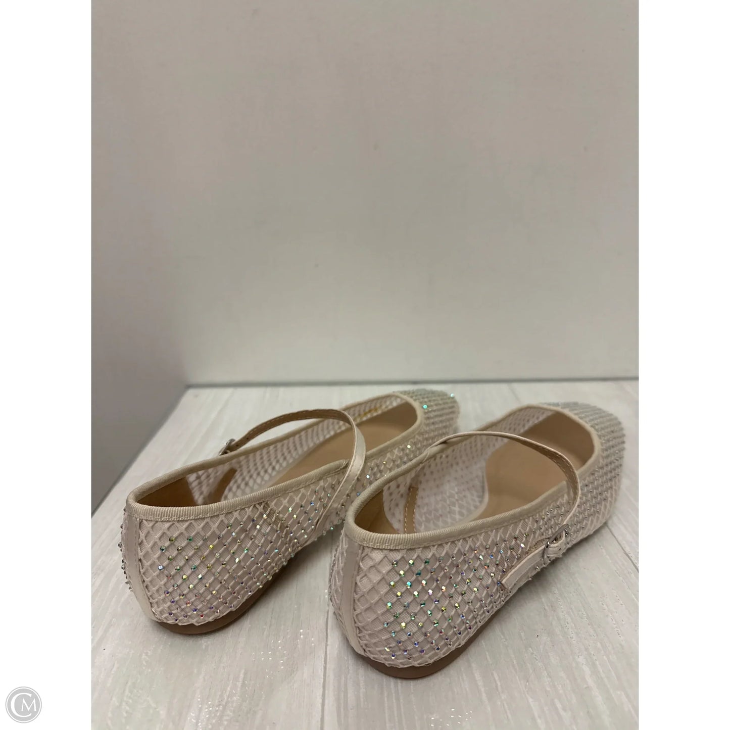 Shoes Flats By Soda In Silver, Size: 10